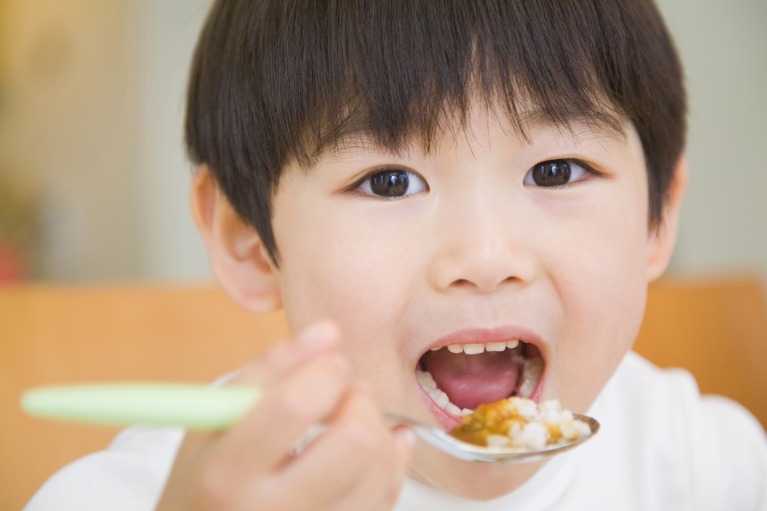 あごが細く、噛む力が低下しているのはなぜ？